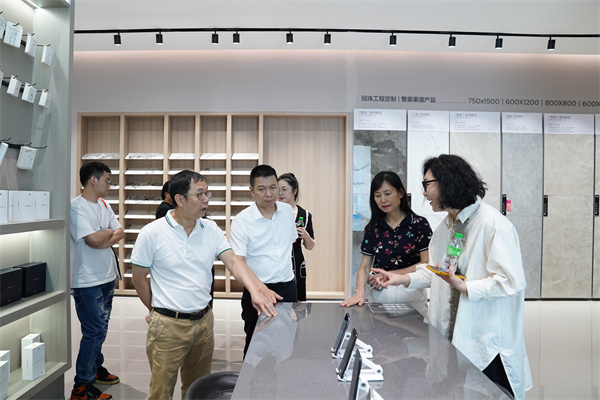 參觀冠珠展廳 (1).JPG